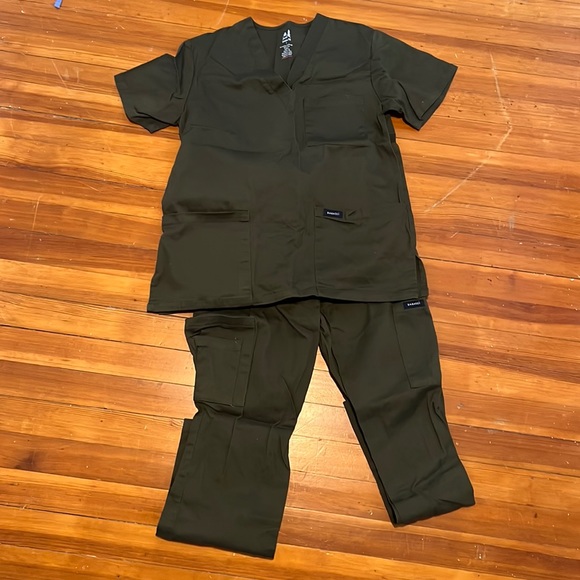 Tops Hunter Green Scrub Set Poshmark